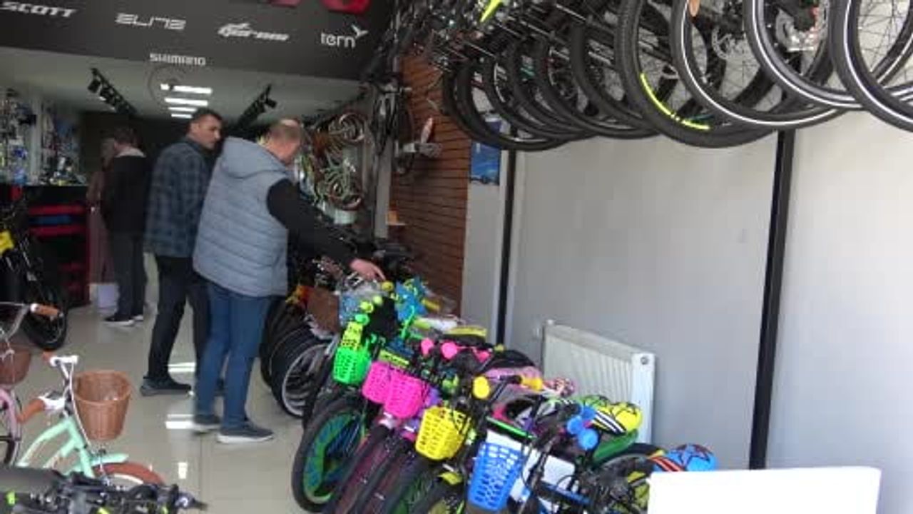 Van'da bahar ve yükselen yakıt maliyetleri bisiklet talebini artırdı
