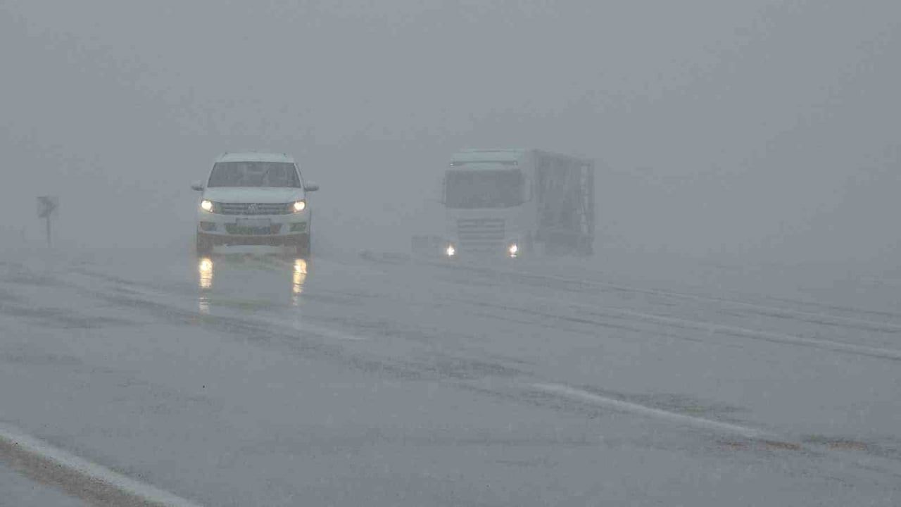 Van'da kar ve sis ulaşımı etkiledi: 50 yerleşim yerinin yolu kapandı