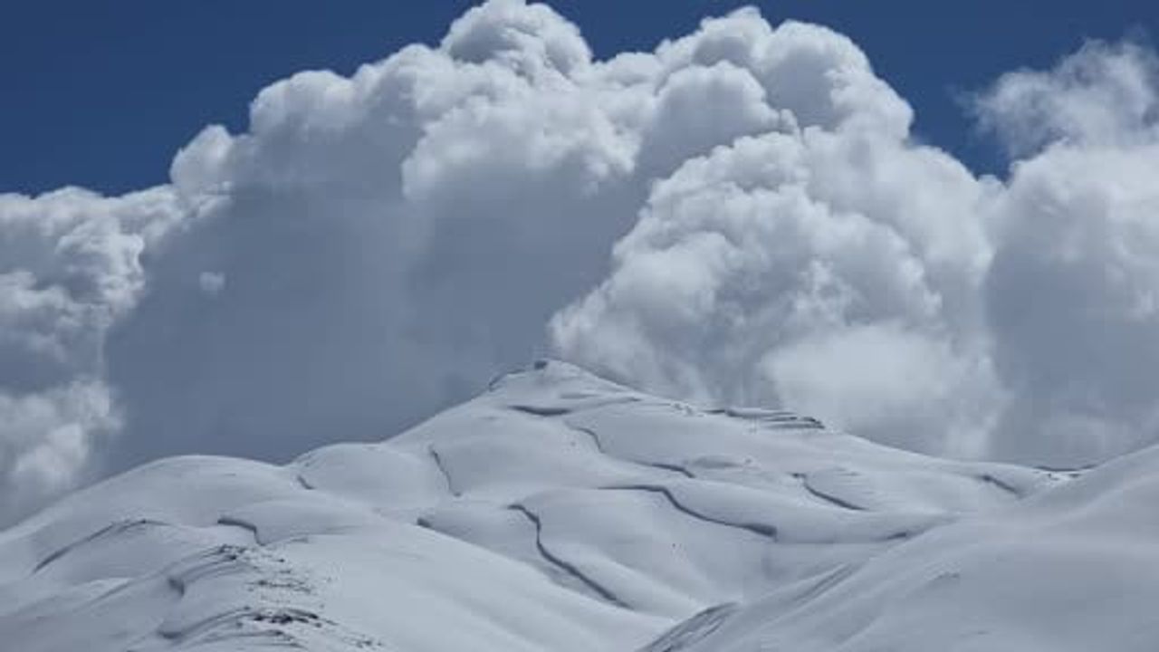 Van’da Karabet Geçidi ve yüksek kesimlerde Mart sonunda beyaz manzaralar