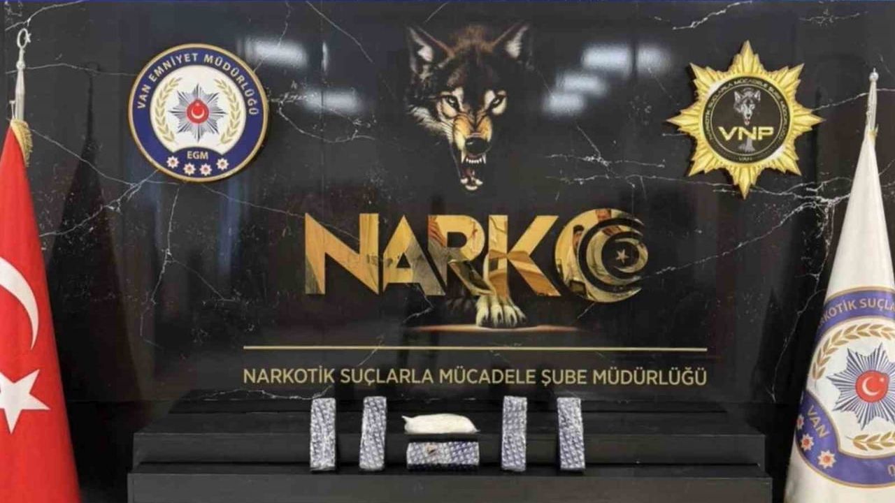 Van'da uyuşturucu operasyonunda 4 kilo 260 gram eroin ve 540 gram metamfetamin ele geçirildi