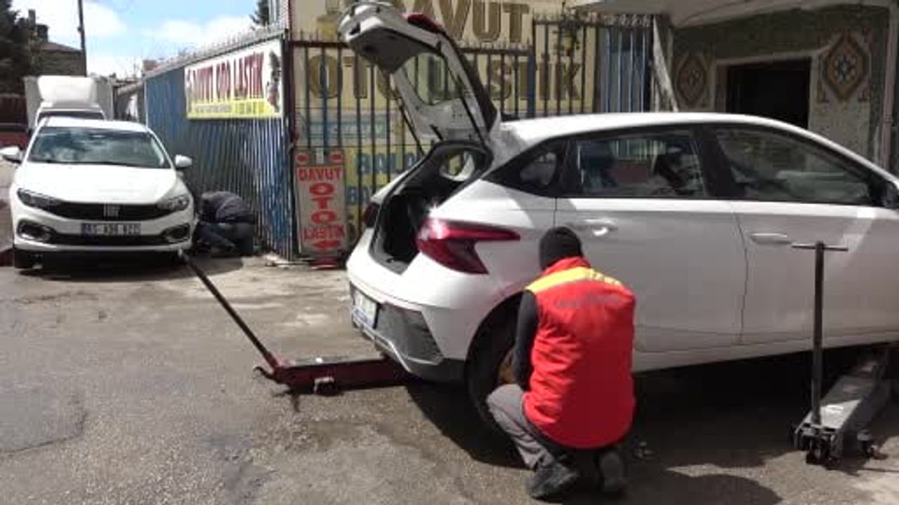 Van'da zorunlu kış lastiği uygulaması sona erdi, lastikçilerde yaz lastiği değişimi yoğunlaştı