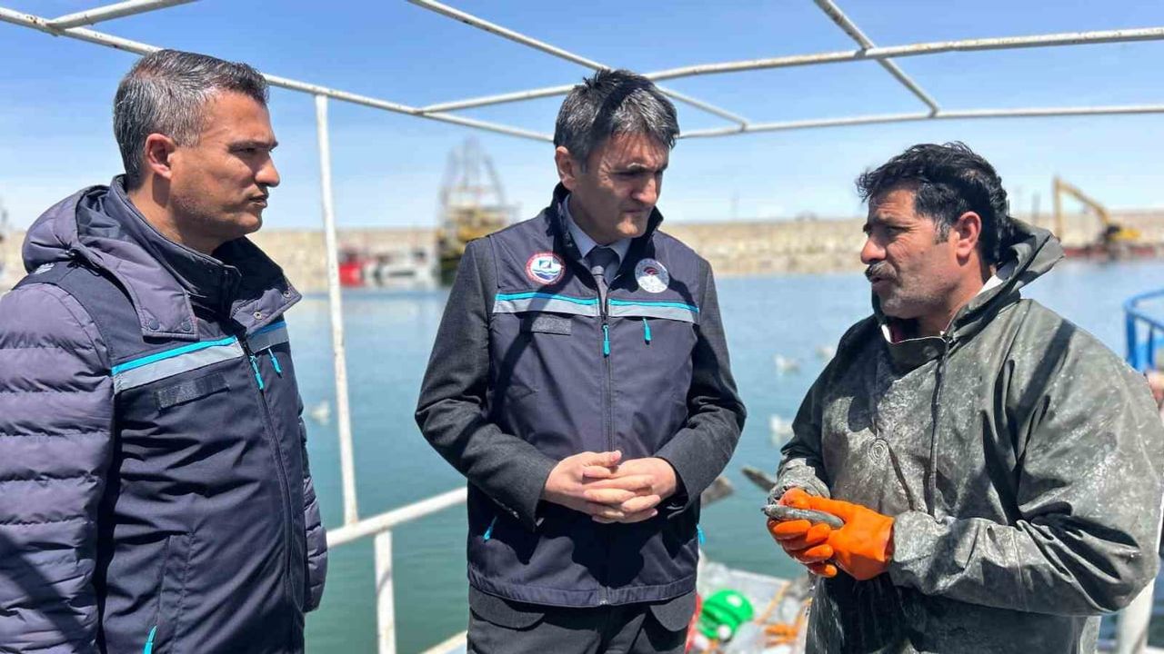 Van Gölü'nde inci kefali için av yasağı başladı — Kaçak avcılığa ceza 16 bin TL