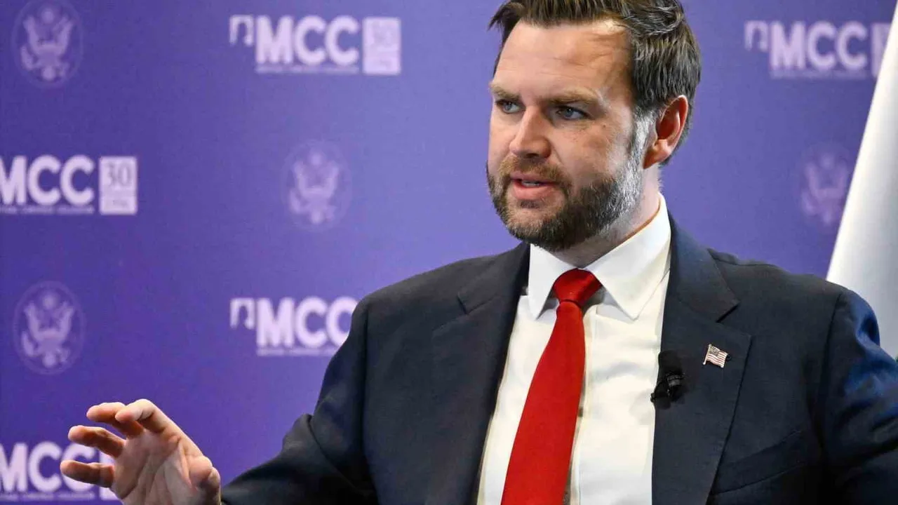 Vance: İran iyi müzakere etmezse Başkan daha sert adımlar atabilir