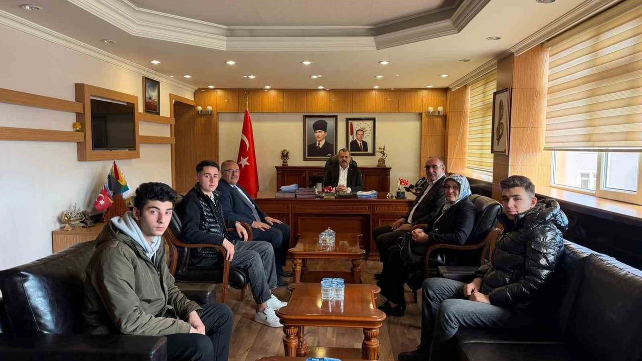 Vezirköprü’den Viyana’ya eğitim yolculuğu: 1 öğretmen ve 3 öğrenci Erasmus stajına katılacak