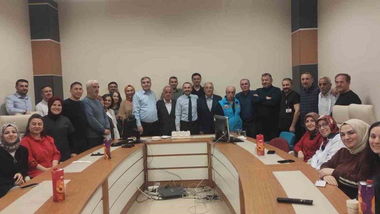Vezirköprü Devlet Hastanesi'nde emekliye ayrılan çalışanlara veda töreni
