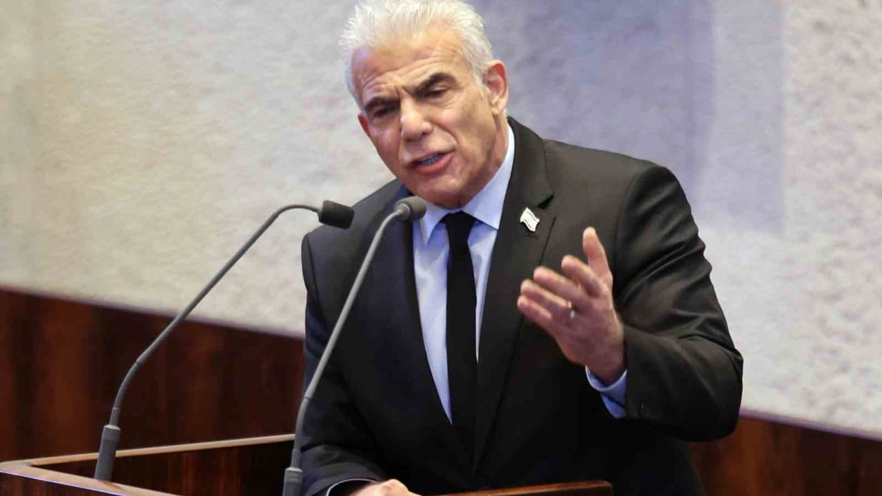 Yair Lapid’ten Netanyahu’ya sert eleştiri: İsrail karar süreçlerinde ‘masada bile yer almadı’