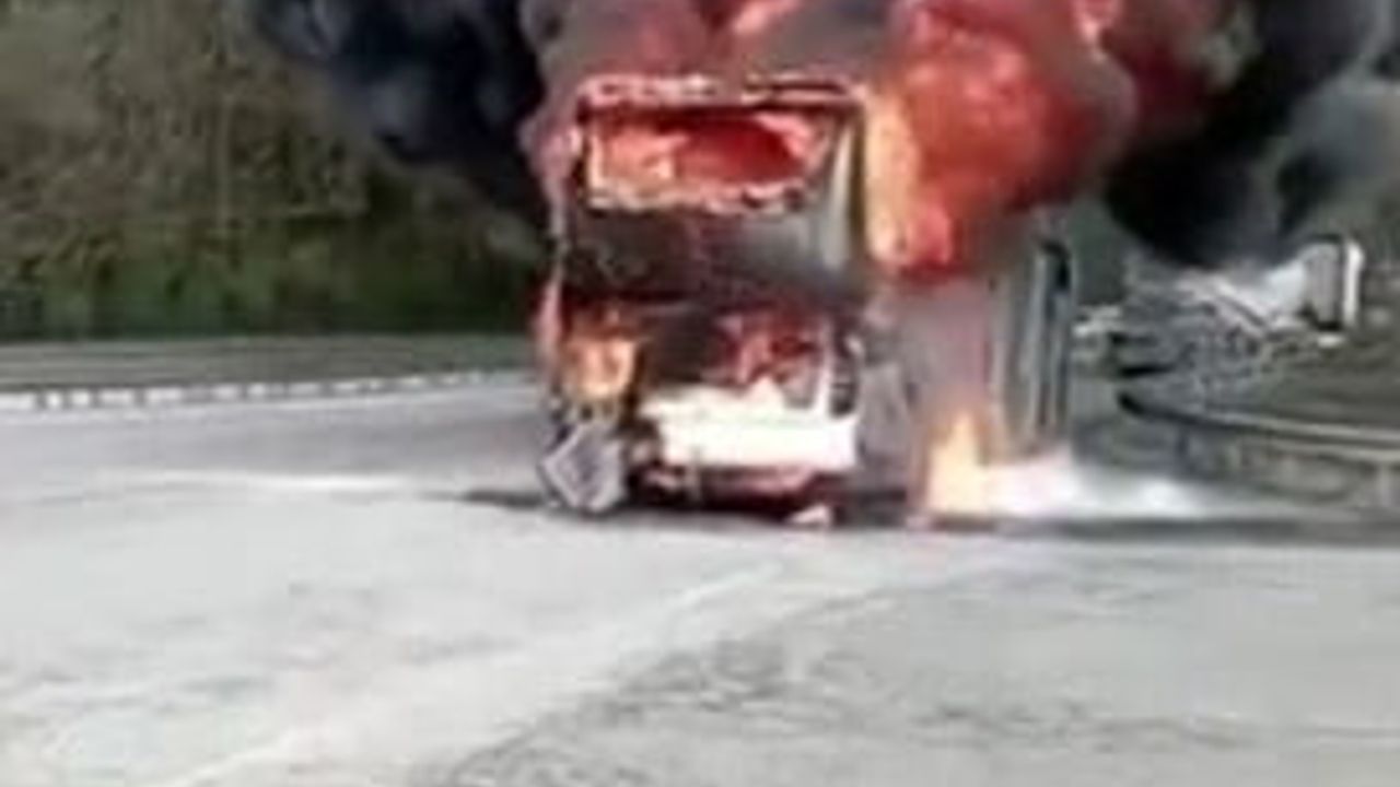 Yalova-Bursa kara yolunda otobüs motorunda yangın