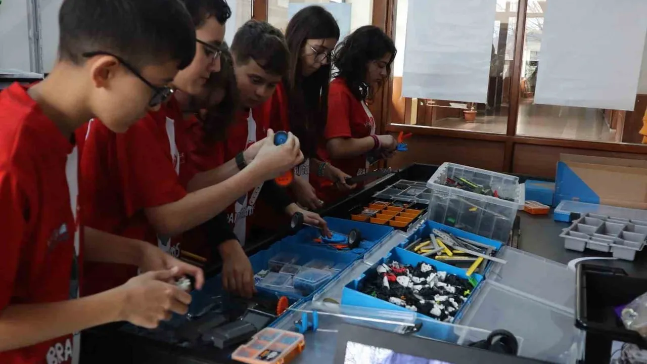 Yalovalı 'Brainstorms' Robotik Takımı, Kısıtlı İmkanlarla Dünya Şampiyonalarına Hazırlanıyor