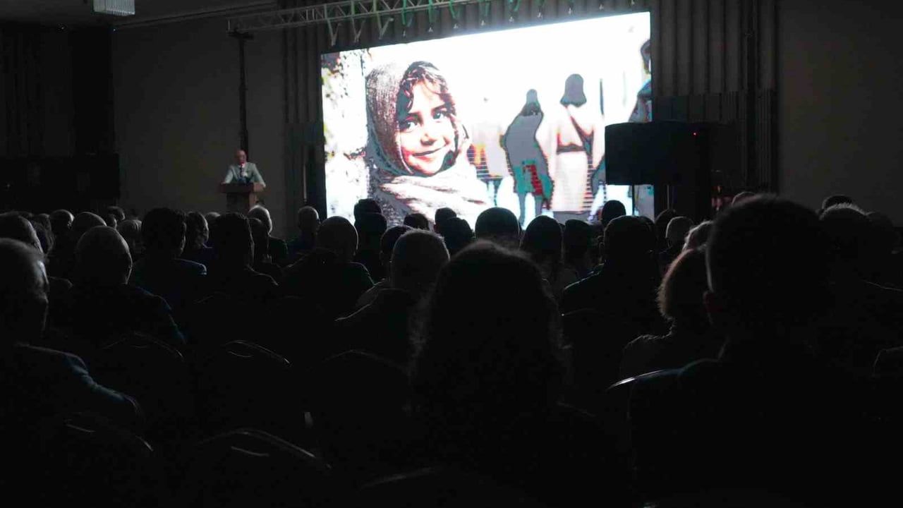 Yapay zekayla hazırlanan 'Yedi Kemerli Bir Zaman Geçidi Taşköprü' filmine gala ilgisi