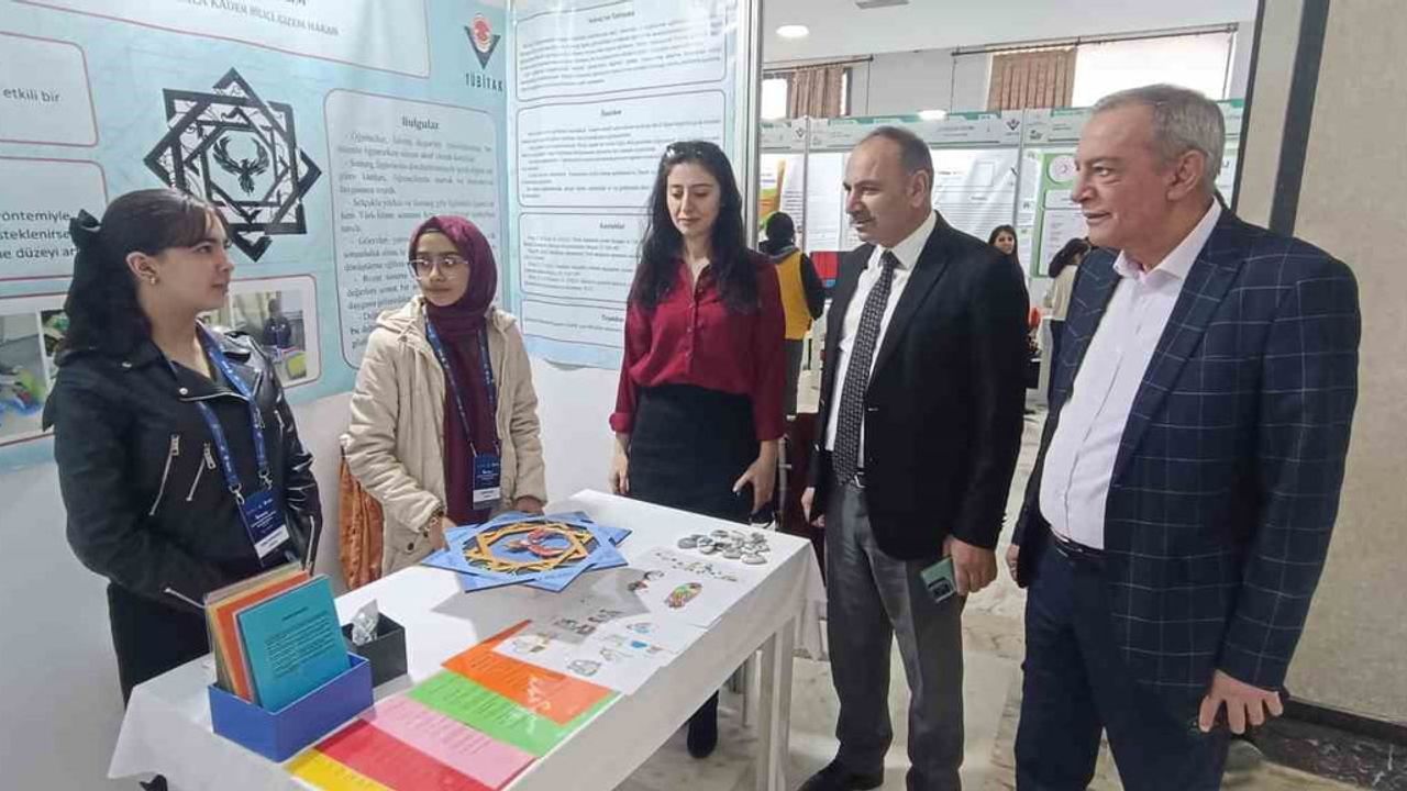 Yavuz Selim Ortaokulu’nun Değerler Eğitimi Projesi TÜBİTAK Bölge Sergisinde İlgi Topladı