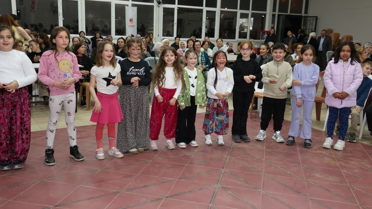 Yeniköy'de Şalvar Gecesi: Kadınlar ve Çocuklardan Yoğun İlgi