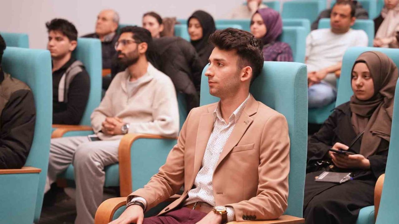 Yıldırım'da gençler 'Gençlerle Şehir ve Tarih Atölyesi' ile Bursa'nın fethini öğreniyor