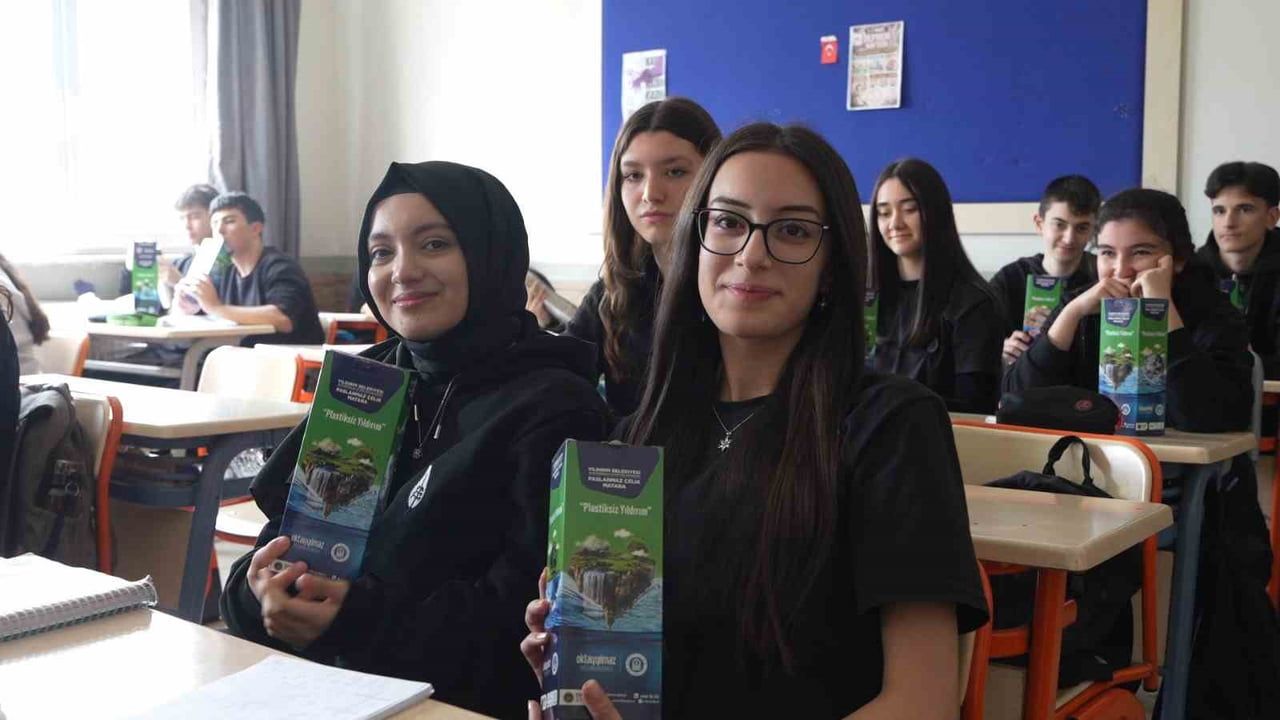 Yıldırım'da 'Plastiksiz Yıldırım' projesi: 31 okulda arıtma, 32 bin 842 öğrenciye çelik matara