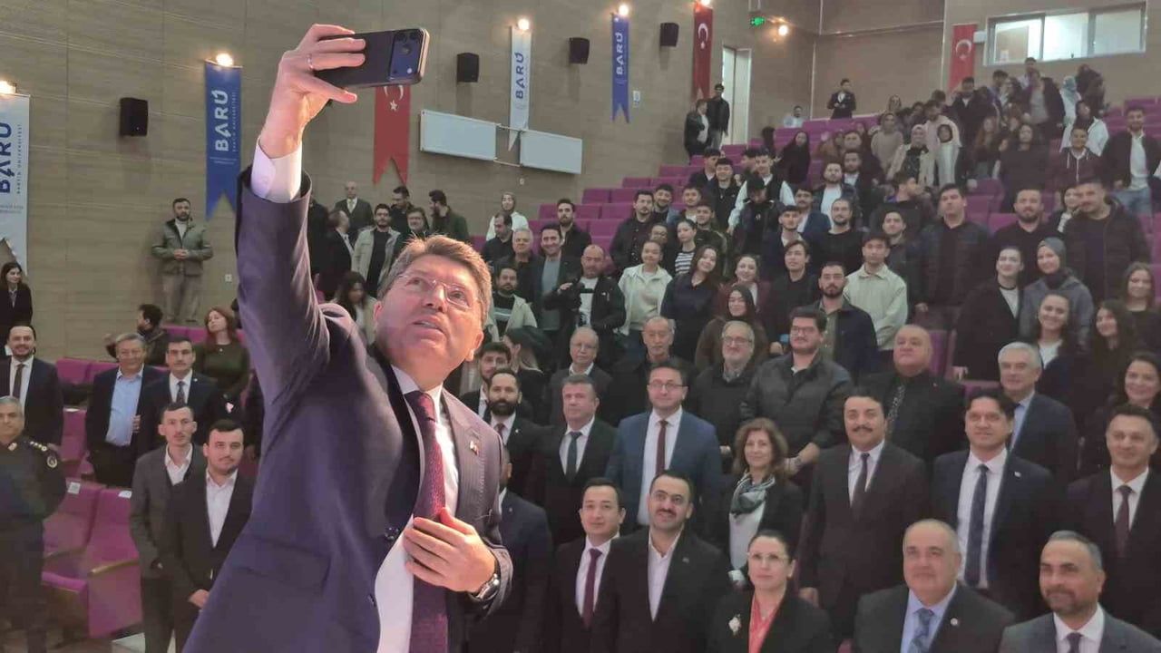 Yılmaz Tunç: Yargı eleştirilerine tepki, darbeler ve yeni anayasa vurgusu