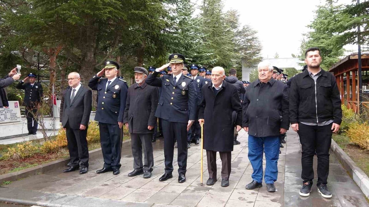 Yozgat Şehitliği'nde Türk Polis Teşkilatı'nın kuruluş yıldönümü anma töreni