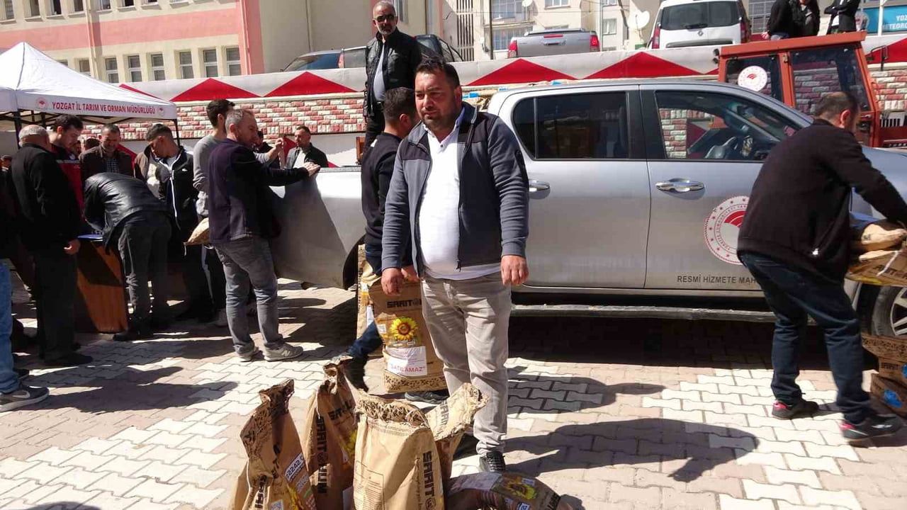 Yozgat’ta 169 üreticiye 676 paket yerli hibrit yağlık ayçiçeği tohumu dağıtıldı