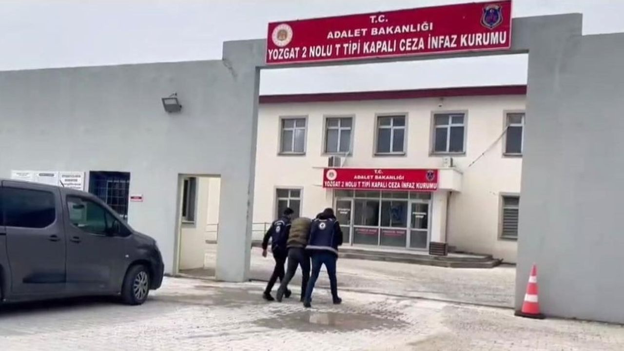 Yozgat’ta kent girişinde durdurulan araçta 3 düzensiz göçmen yakalandı