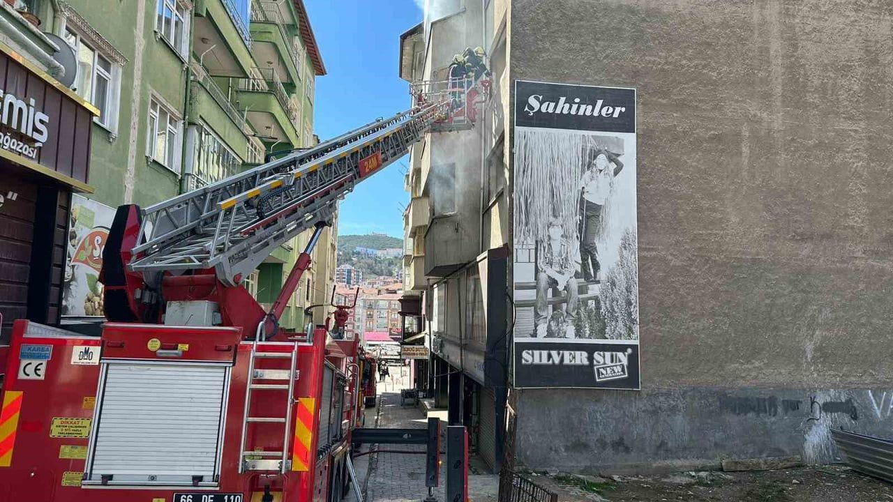 Yozgat'ta metruk binada çıkan yangın itfaiye tarafından kısa sürede söndürüldü