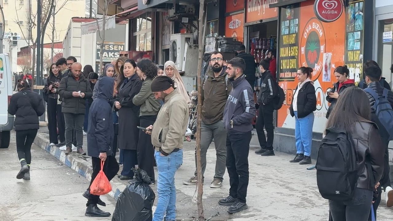 Yüksekova'da şehir içi ulaşım krizi: Servisler hizmeti durdurdu, belediye tarifeyi revize etti