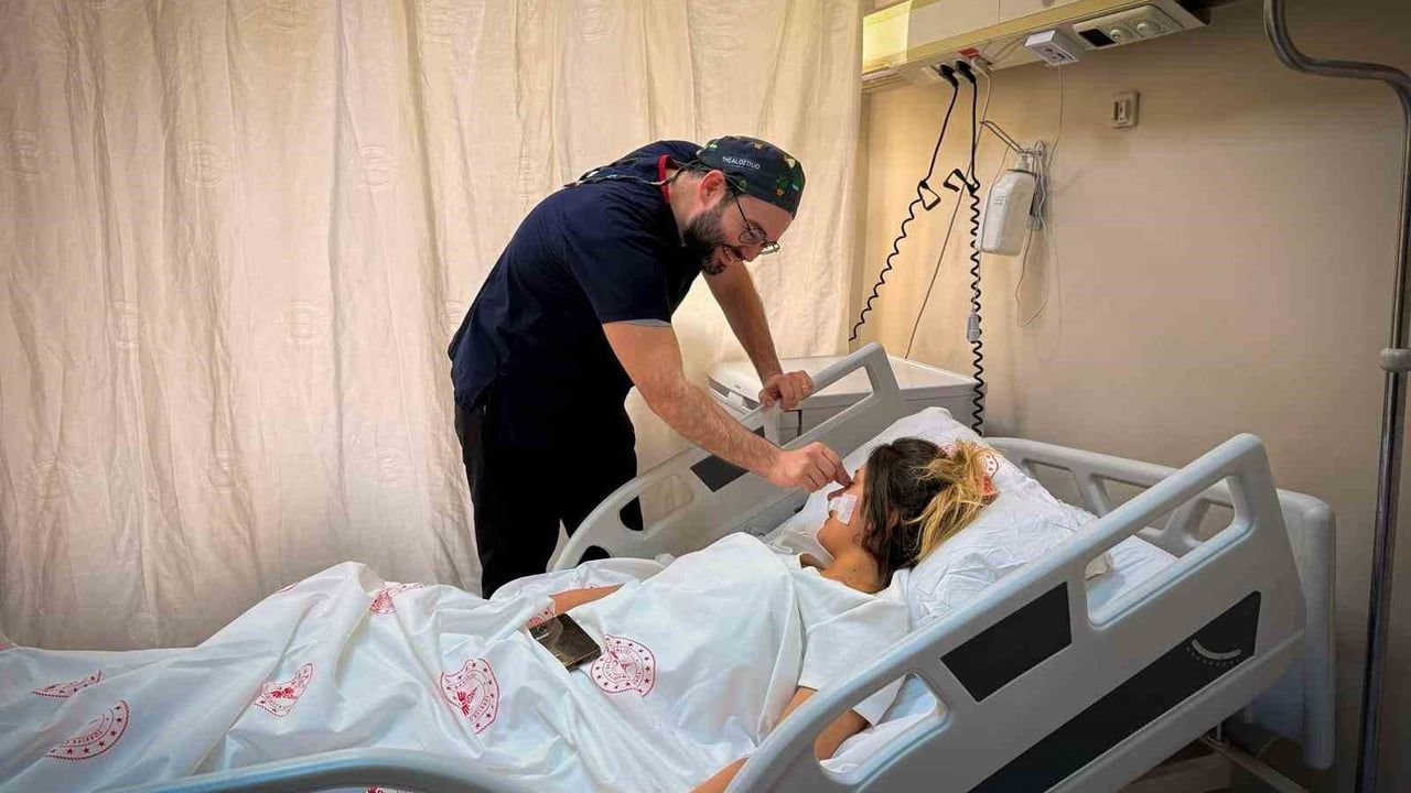 Yüksekova Devlet Hastanesi'nde kesisiz endoskopik septum perforasyon onarımı başarıyla gerçekleştirildi