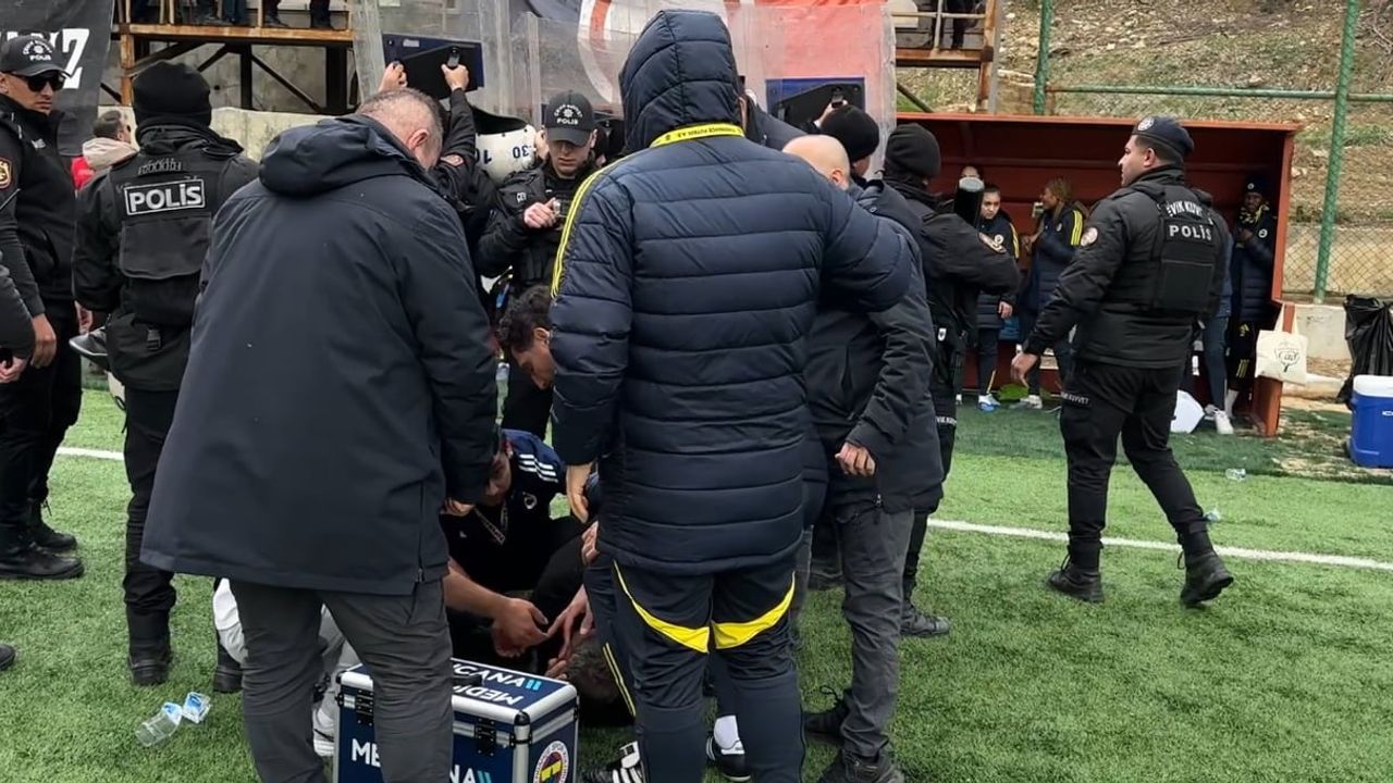 Yüksekova Spor Kulübü - Fenerbahçe maçında tribün gerginliği, güvenlik müdahale etti