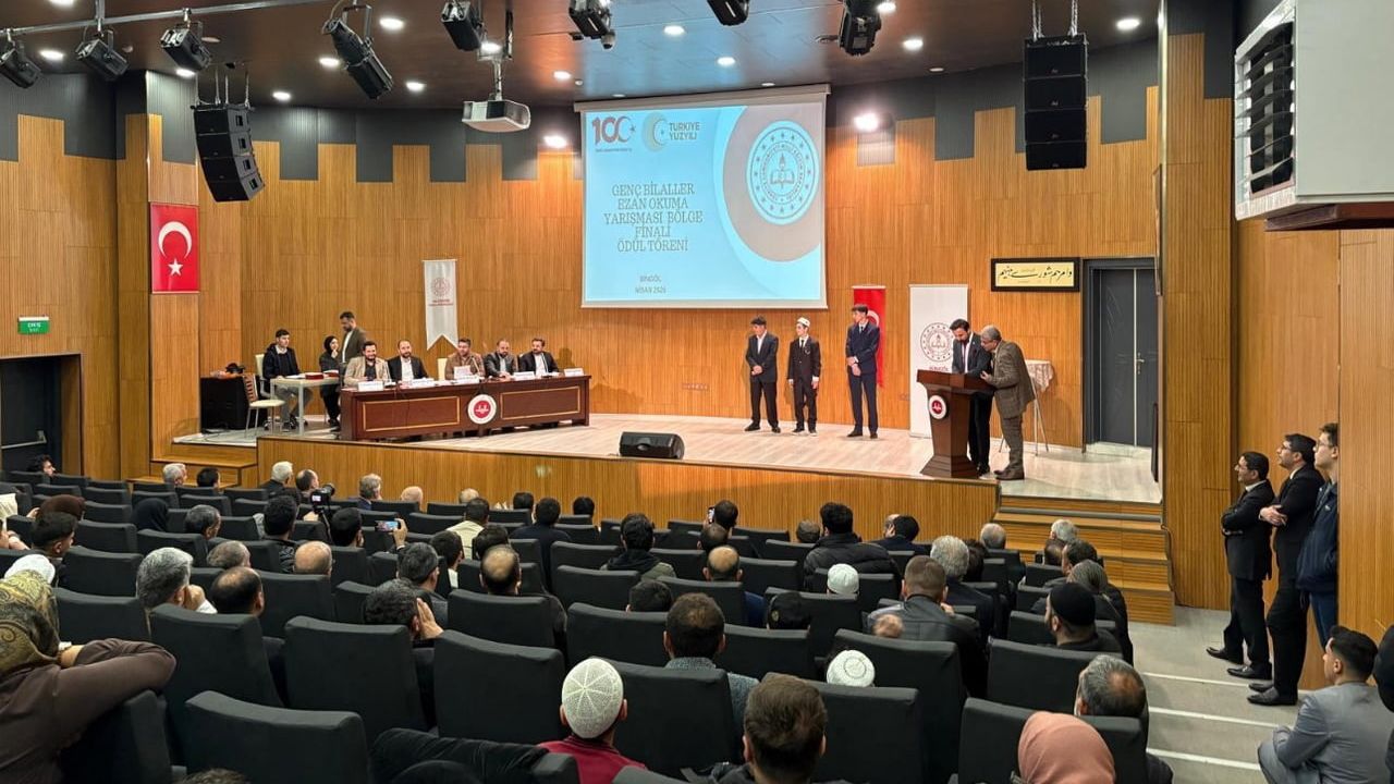 Yüksekovalı Öğrenci Üveys Miraç Tatlı 'Genç Bilaller' Ezan Okuma Yarışması Bölge Birincisi Oldu