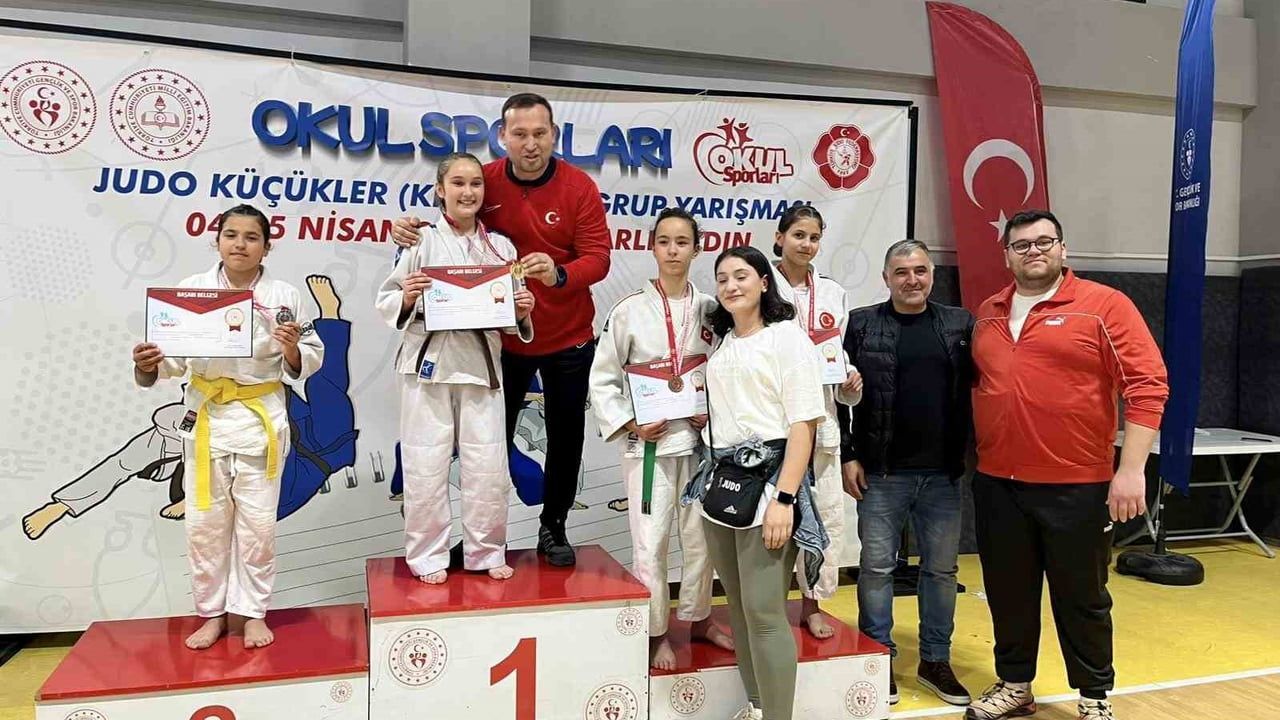 Yunusemre Belediyespor Judocuları Aydın'da 6 Madalya ile Türkiye Şampiyonası Finalleri'ne Yükseldi