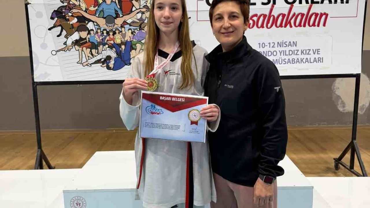 Yunusemreli Meyra Ak Uşak'ta 41 kiloda altın madalya kazandı