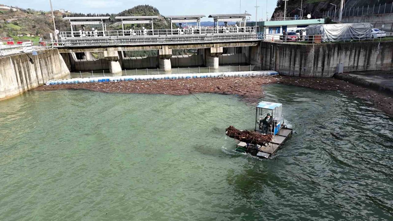 Yuvacık Barajı yüzde 100 dolulukta: Yüzeyden 125 m³ atık, 9 kamyonla uzaklaştırıldı