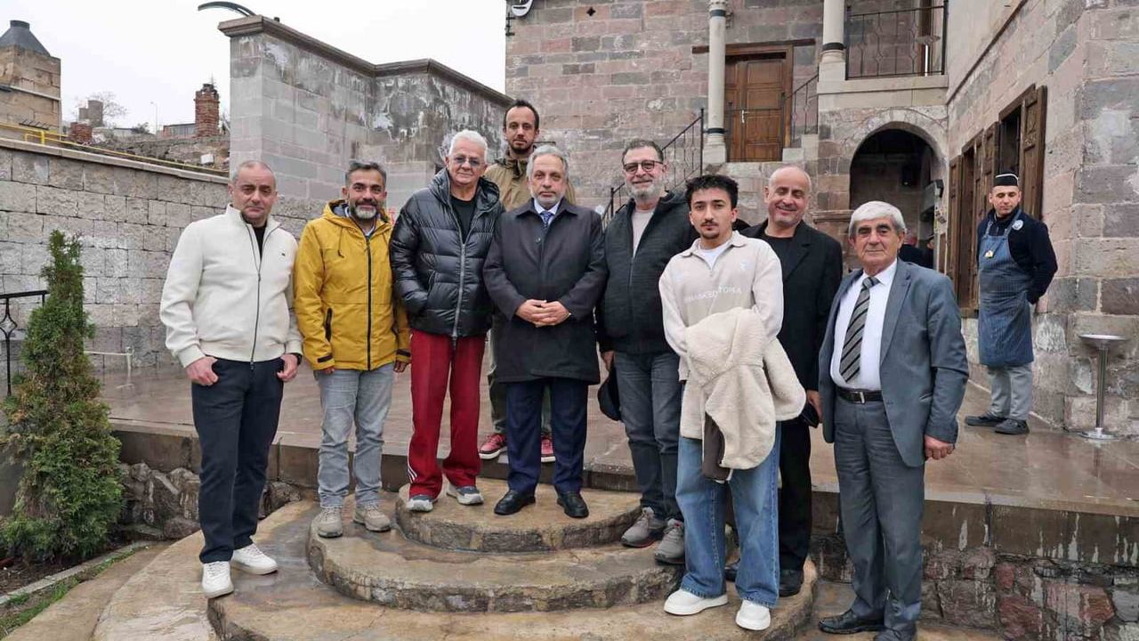 Zafer Algöz ve Can Yılmaz Talas Sahaflar Çarşısı’nı ziyaret etti