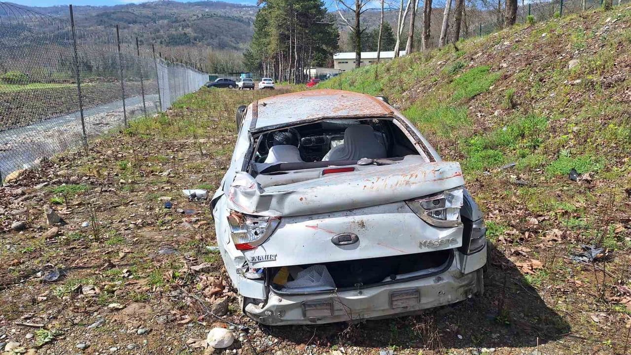 Zonguldak-Ankara Karayolunda Kontrolden Çıkan Otomobil Cezaevi Bahçesine Uçtu