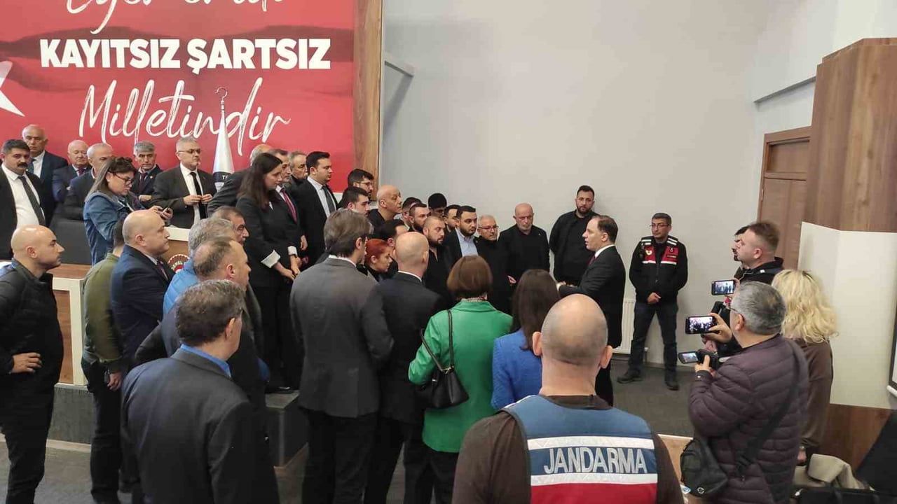 Zonguldak İl Genel Meclisi başkanlık seçiminde 'geçersiz oy' itirazları ve gerilim
