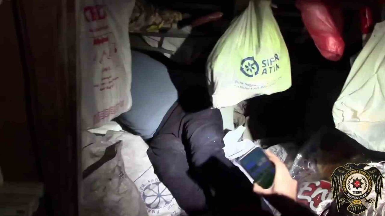 Zonguldak'ta 10 Yıldır Aranan FETÖ Şüphelisi Çatı Katında Yakalandı