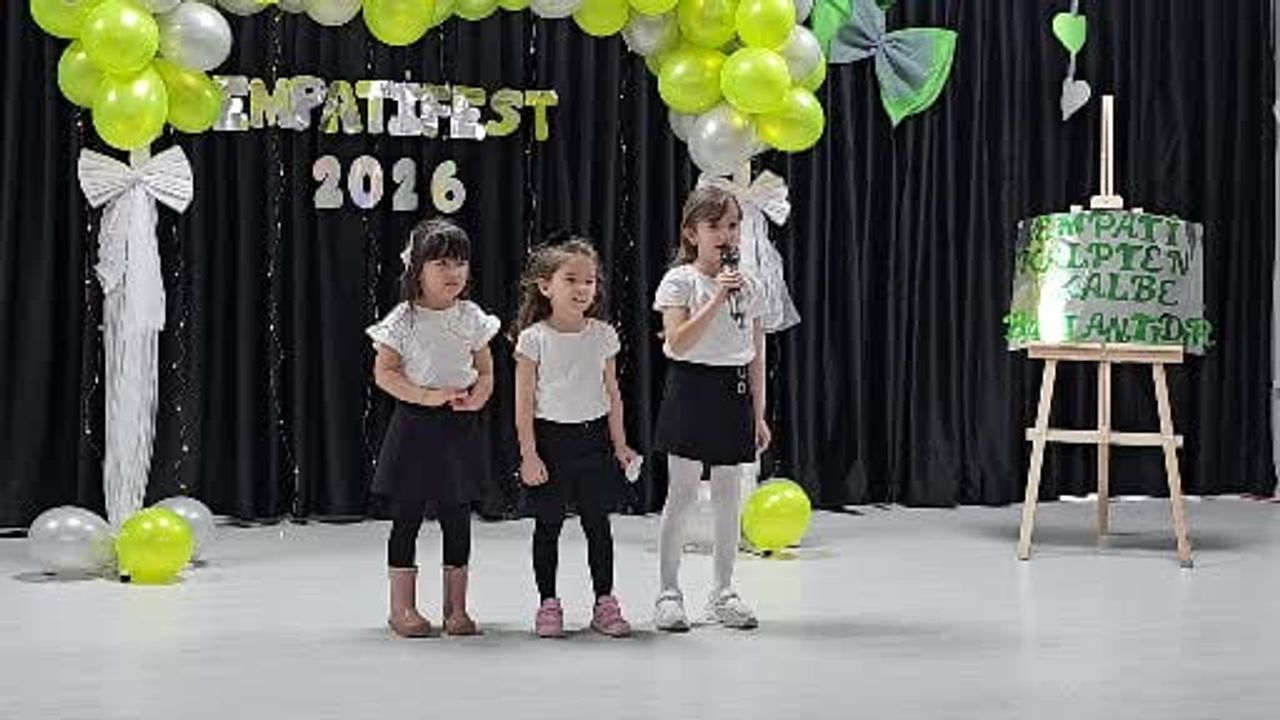 Zonguldak'ta Bahçelievler İlkokulu'nda 'Empati Fest' ile Minikler Farklılıkları Şapkalarıyla Anlattı