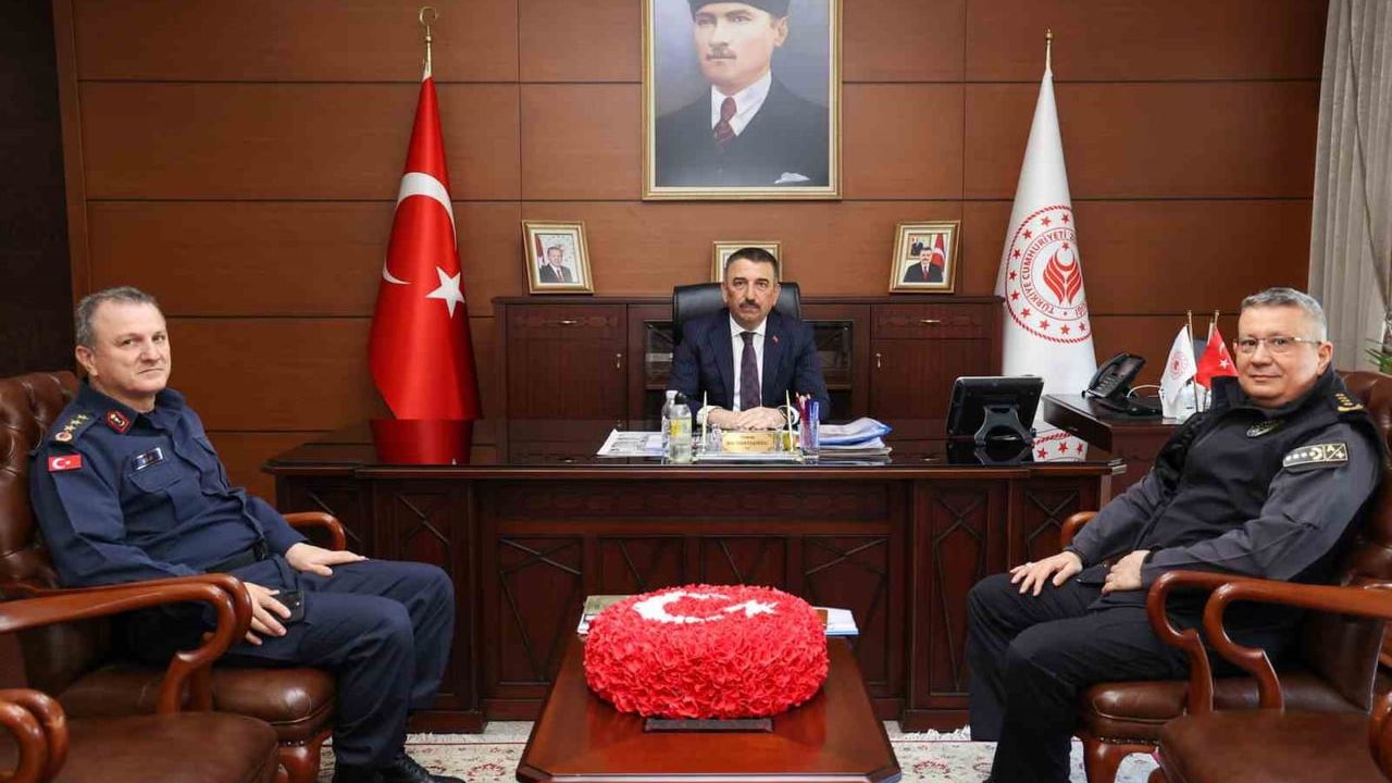 Zonguldak'ta Haftalık Asayiş ve Güvenlik Toplantısı: Suçla Mücadele ve Trafik Güvenliği Ele Alındı