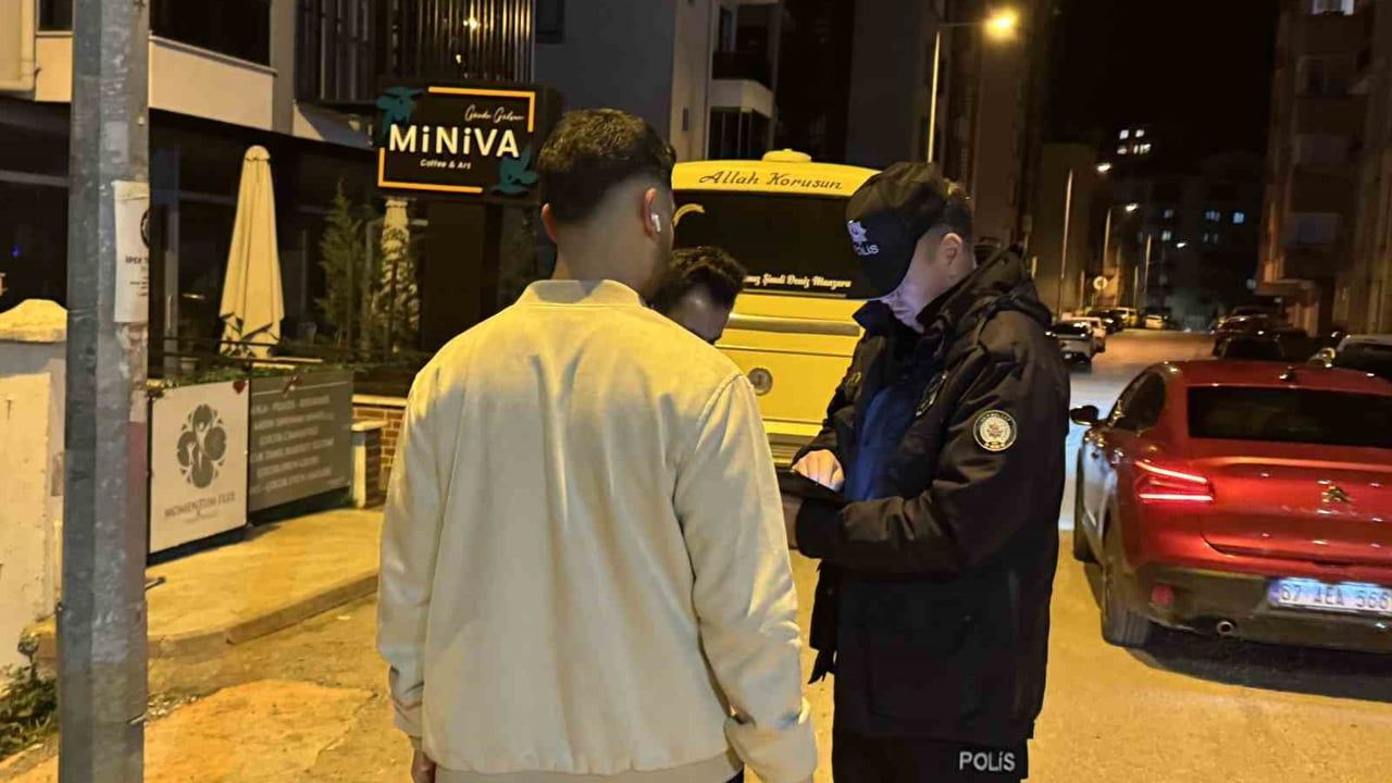 Zonguldak’ta yurt çevrelerinde güvenlik denetimi: Şüpheli kişi ve araçlara GBT kontrolü