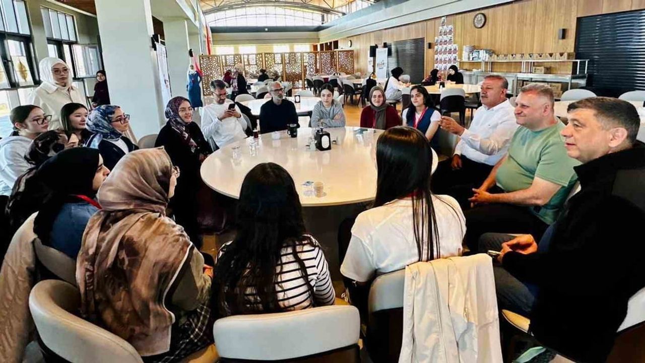 15 Ülkeden Öğrenciler 'Maziden Atiye' 31. Dönem Kampı Kapsamında Ahlat Cumhurbaşkanlığı Külliyesi'nde Ağırlandı