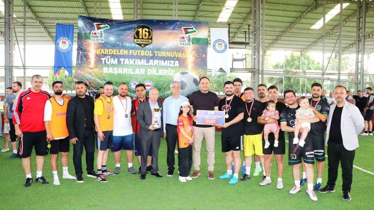 16. Kardelen Futbol Turnuvası tamamlandı: Şehit Hilmi Bardakçı Ortaokulu şampiyon
