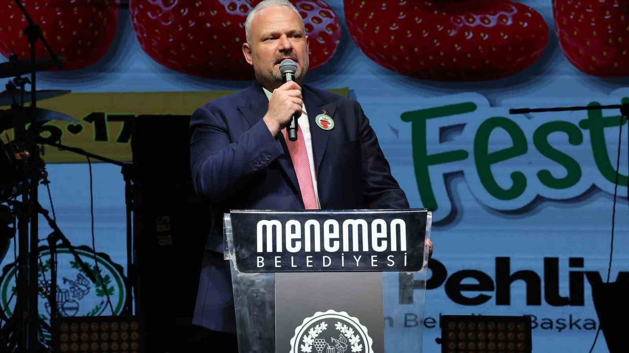 16. Uluslararası Emiralem Çilek Festivali Menemen'de görkemli açılışla başladı