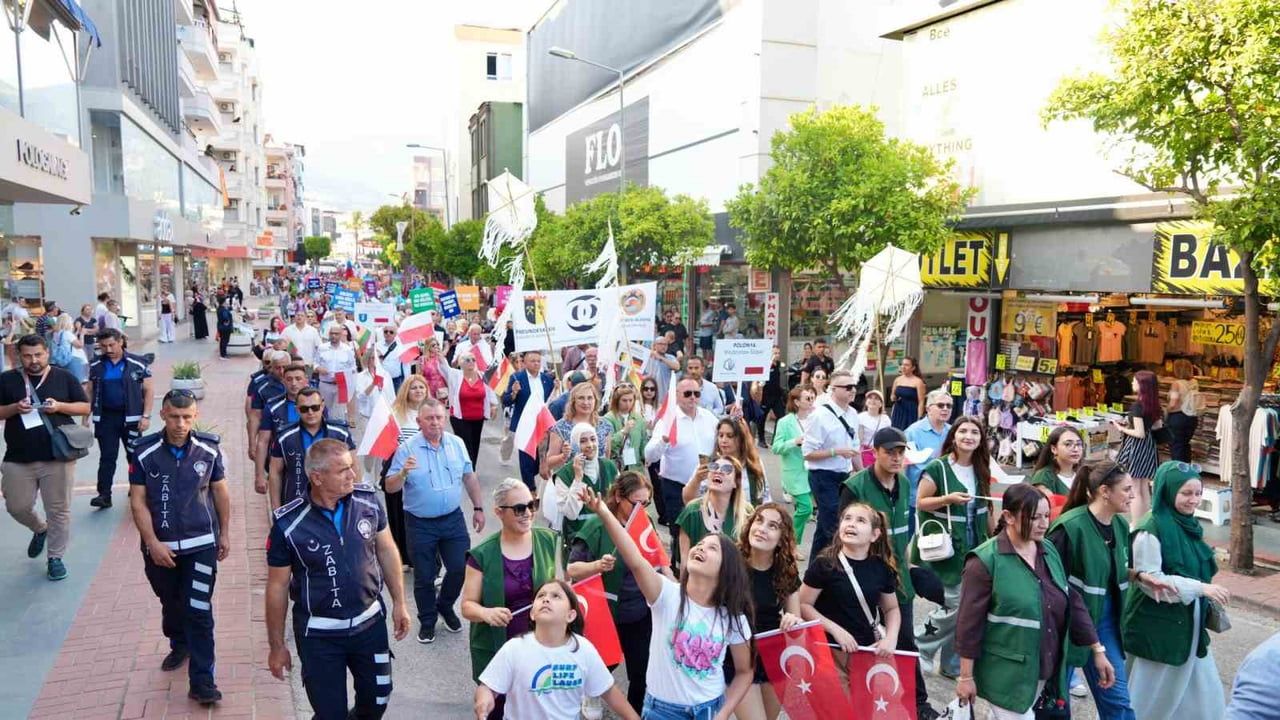 24. Alanya Uluslararası Kültür Sanat ve Turizm Festivali 'kervan' temasıyla başladı