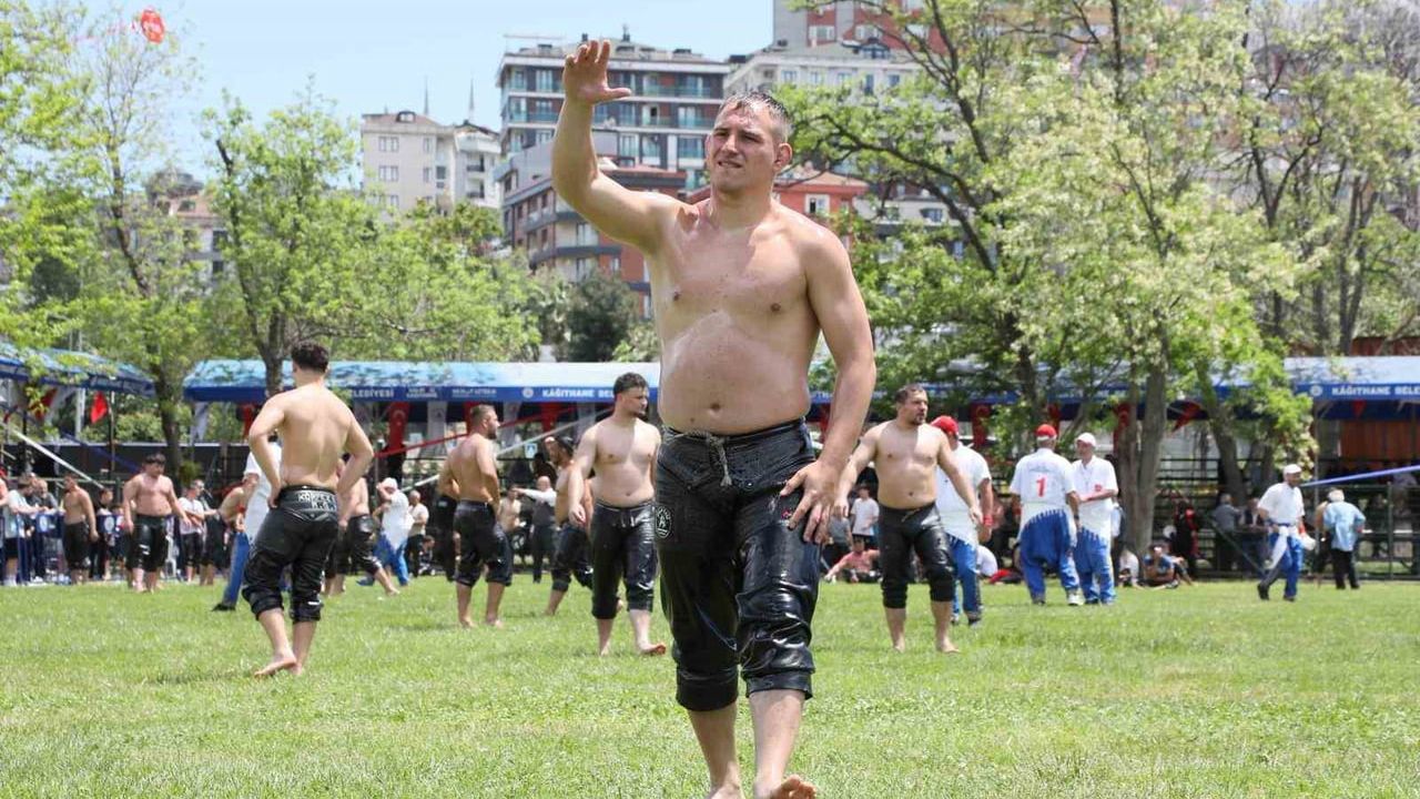 32. Kağıthane Yağlı Güreşleri Sadabad'ta: 500 sporcu ve 22 Kırkpınar başpehlivanı katıldı
