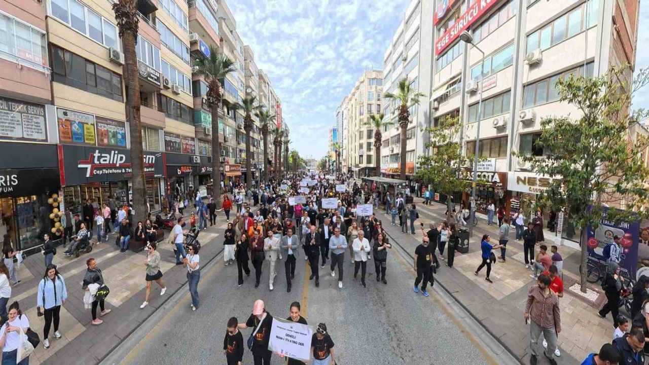 38. Uluslararası Amatör Tiyatro Festivali Denizli'de kortejle başladı