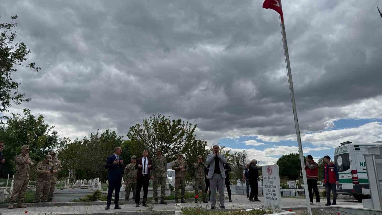 56 yıl sonra bulunan şehit mezarının naaşı memleketine nakledildi