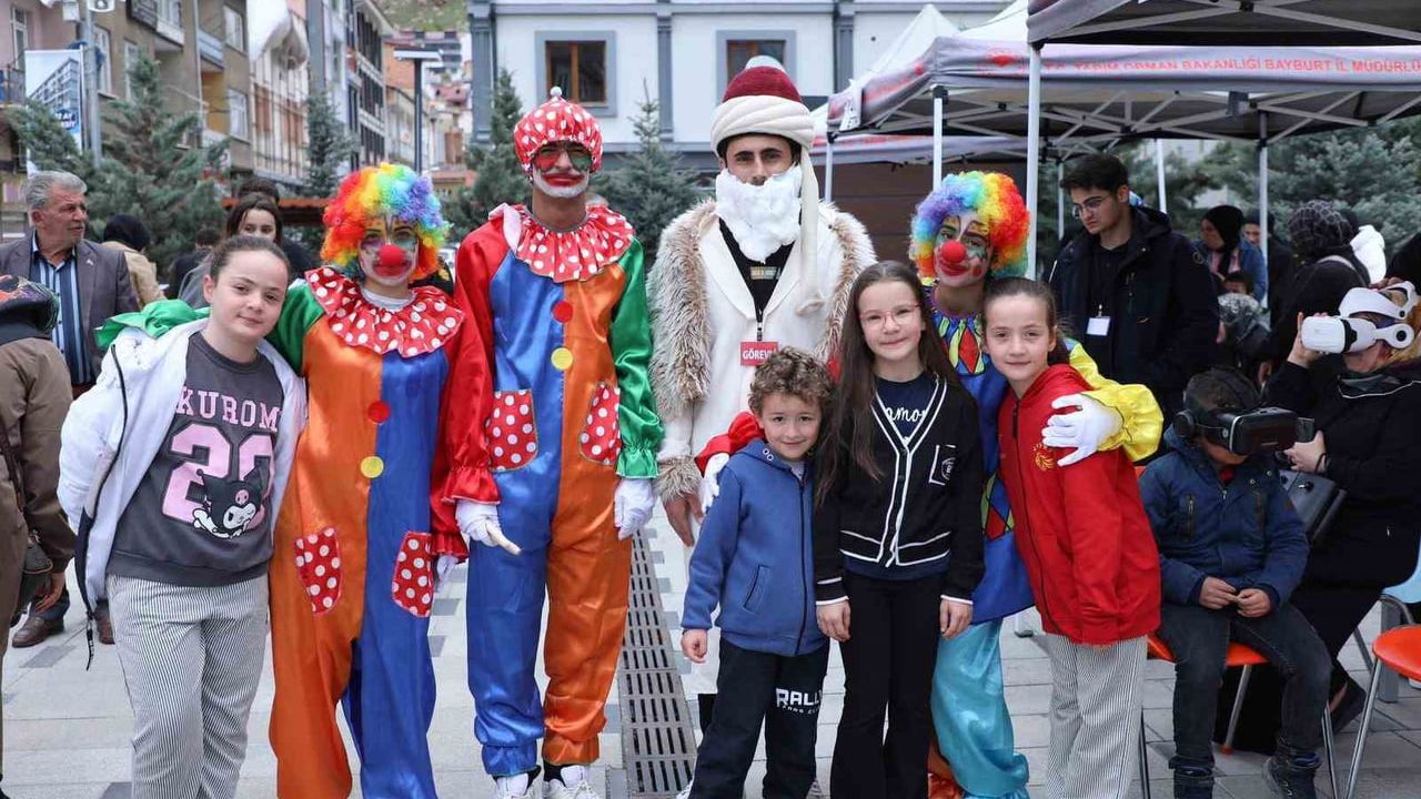 9. Dede Korkut Günleri Kapsamında Bayburt'ta 10. BAYÜ Aile ve Çocuk Şenliği Gerçekleşti
