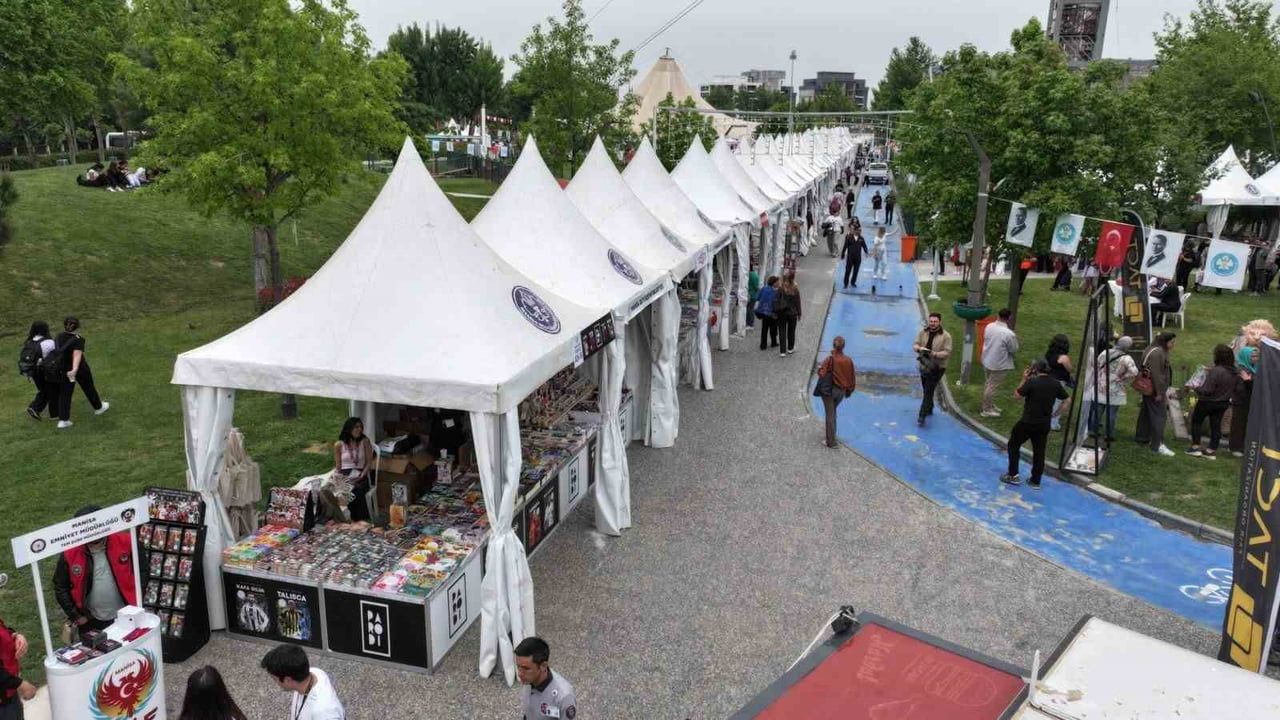 9. Manisa Kitap Fuarı 8-17 Mayıs'ta Atatürk Kent Parkı'nda başladı