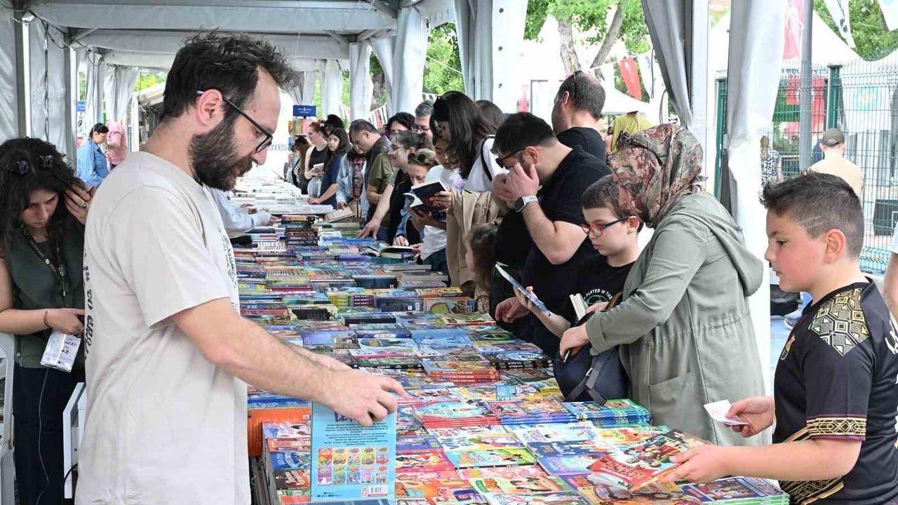 9. Manisa Kitap Fuarı, Atatürk Kent Parkı'nda Yazarlar ve Okurlarla Buluşuyor