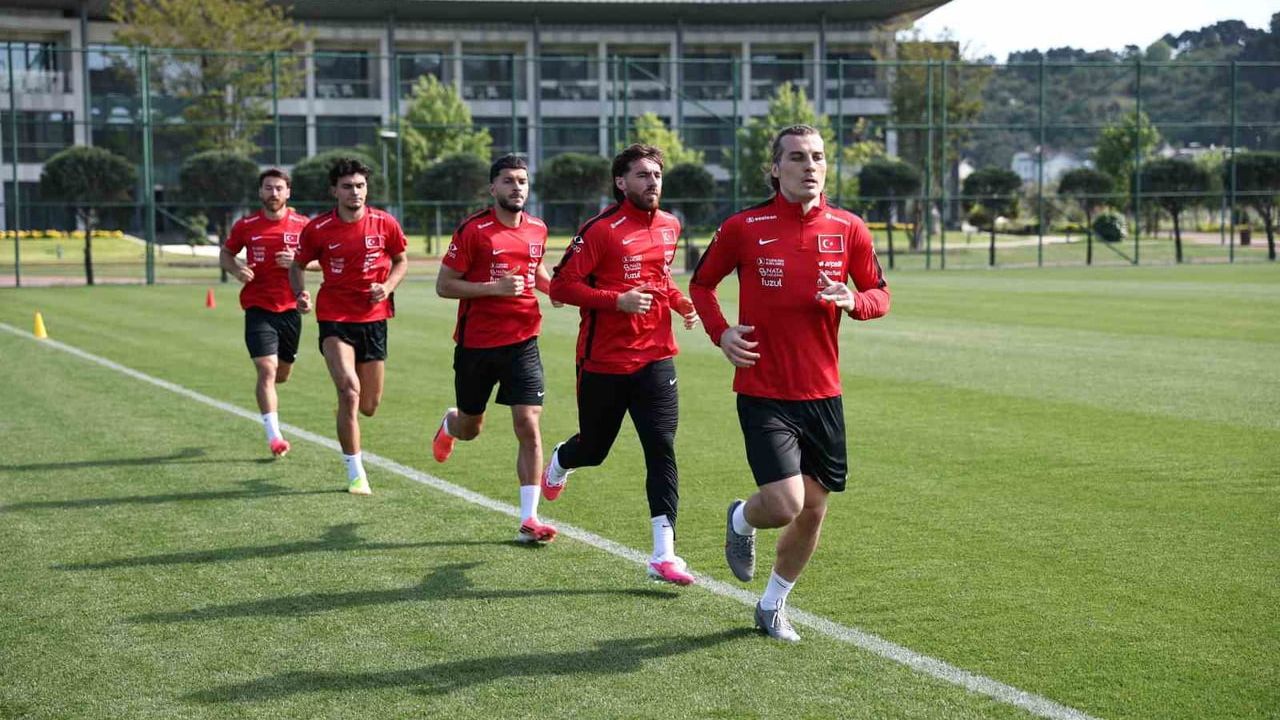 A Milli Takım Riva'da Testlerden Geçti: 1 Haziran'daki Kuzey Makedonya Maçı İçin Hazırlıklar Sürüyor