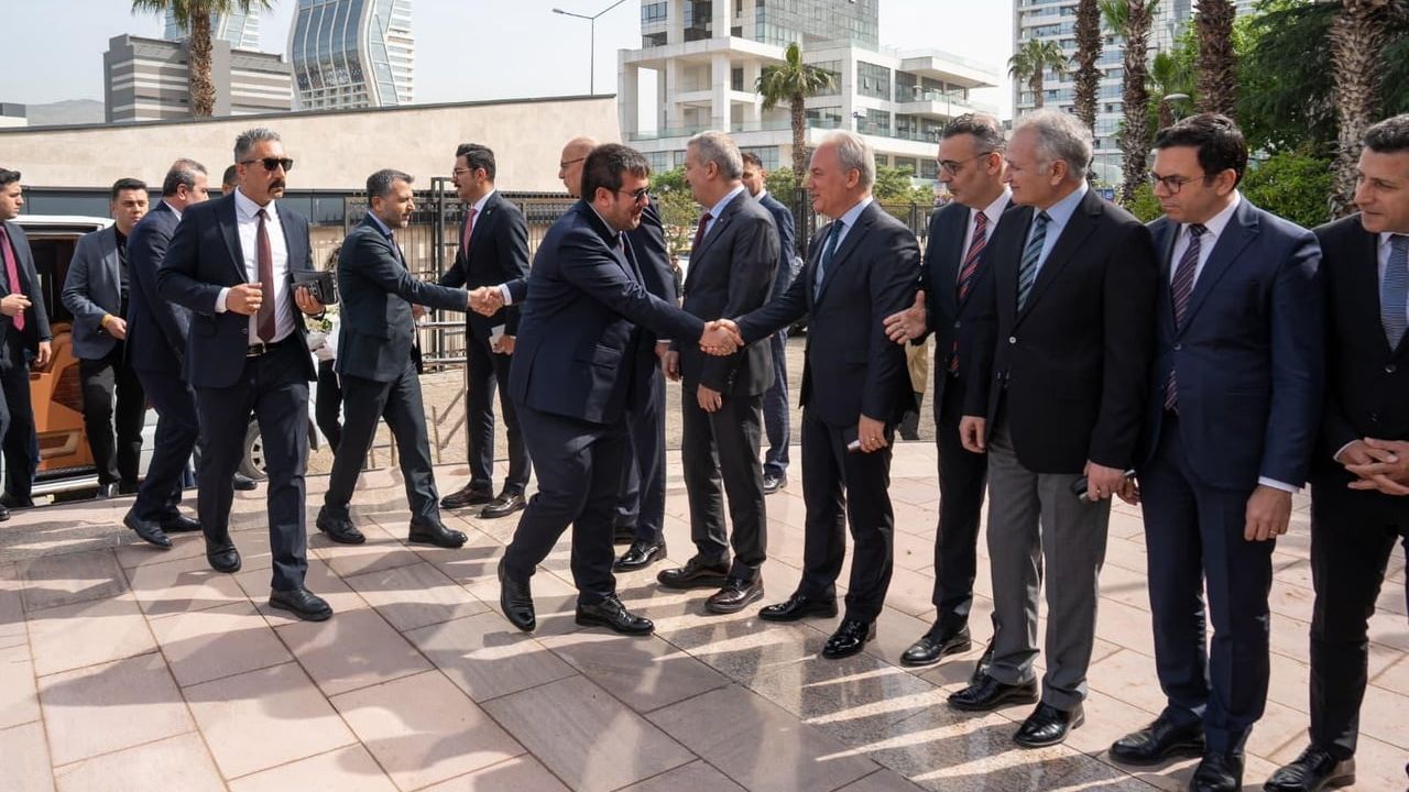 Adalet Bakanlığı ve HSK Heyeti İzmir Adliyesi'ni Ziyaret Etti