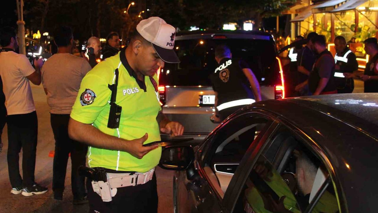 Adana'da 2 bin 443 personelle 'Huzur ve Güven' bayram denetimi