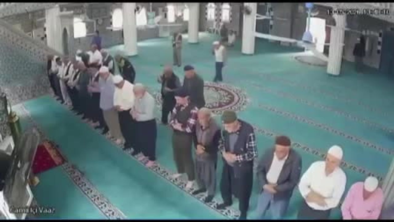 Adana'da camide kalp krizi: İmamın müdahalesi yaşlı adamı hayata döndürdü